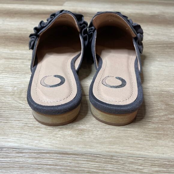 Journee Collection Women's Gray Microsuede Ruffle Vamp Kessie Mule Flats sz 6 - Picture 6 of 7